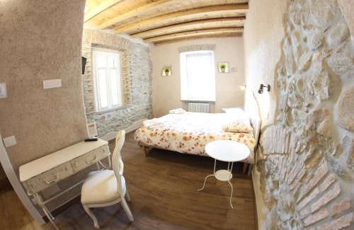 Sant'Ambrogio Cama Y Desayuno | Locanda Vecchia Osteria
