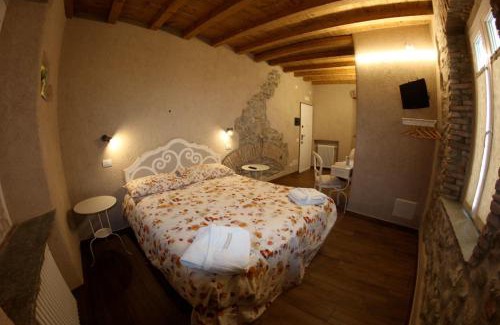 Sant'Ambrogio Cama Y Desayuno | Locanda Vecchia Osteria