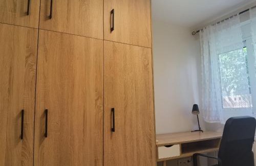 Khalandrion Apartamento | Locaroo apartment with garden space