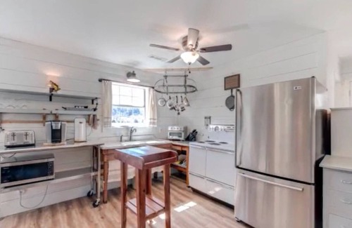 Gassville Casa | Located 5 minutes from the public launch to meet your Guide or launch your boat.