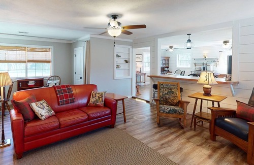 Gassville Casa | Located 5 minutes from the public launch to meet your Guide or launch your boat.