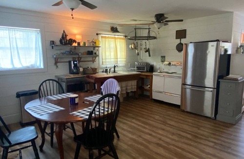 Gassville Casa | Located 5 minutes from the public launch to meet your Guide or launch your boat.