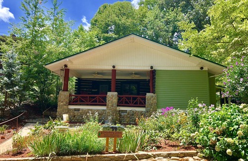 Lake Junaluska Cabina | Ubicado EN LAGO JUNALUSKA !! Hermosa cabaña de troncos, comodidades modernas, WIFI, TV HD
