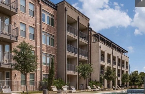 Farmers Branch Apartamento | Located at the center of DFW. 15 minutes from both Dallas airports and downtown.