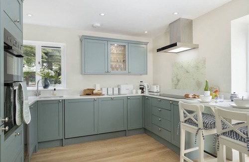 Chedworth Cabaña | Located at the end of a private, tree lined drive, Cats Abbey Cottage a charming, semi-detached, Cot