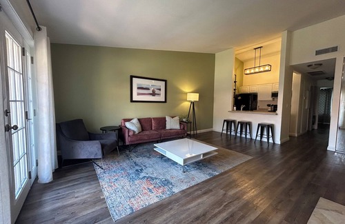 North Mountain Condominio | Located in a gated community - calm and welcoming perfect for a quiet time away.