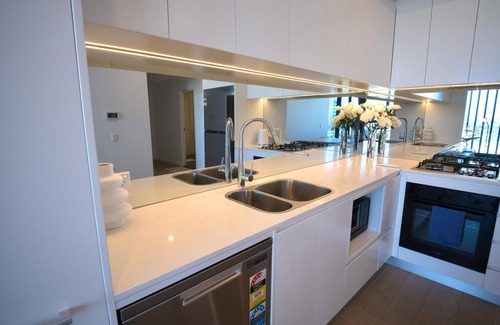Bankstown Apartamento | Located in heart of Bankstown and on top of the building with full of views.
