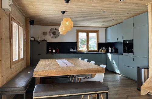 Montgenevre Chalet De Esquí | Located in the heart of Montgenèvre, family chalet with a sun-drenched terrace.