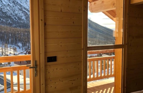 Montgenevre Chalet De Esquí | Located in the heart of Montgenèvre, family chalet with a sun-drenched terrace.