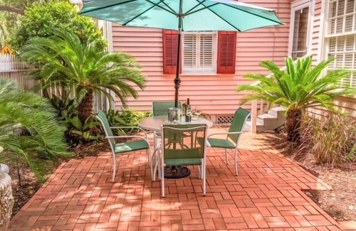 Galveston Casa | Ubicado en el corazón del distrito de almacenamiento de seda de Galveston