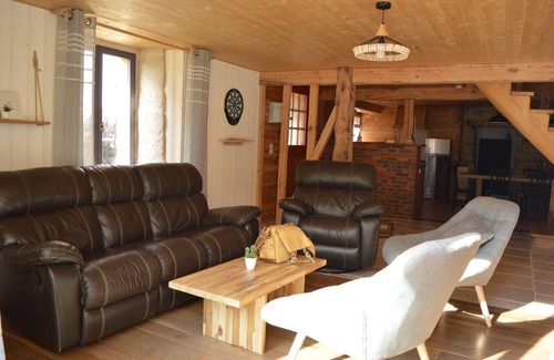 Ney Casa | Located in the heart of the Jura, close to lakes and waterfalls!