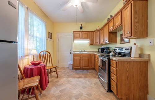 Mount Airy Casa | Located in the Heart of "Mayberry" a short walk to Main!