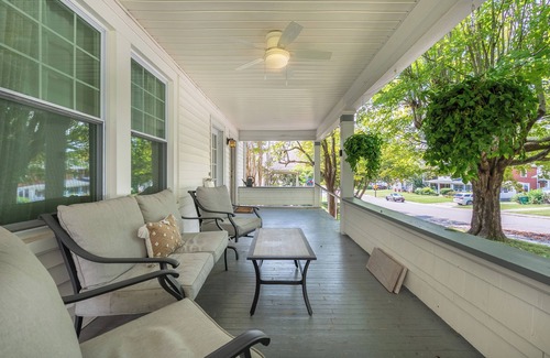 Mount Airy Casa | Located in the Heart of "Mayberry" a short walk to Main!