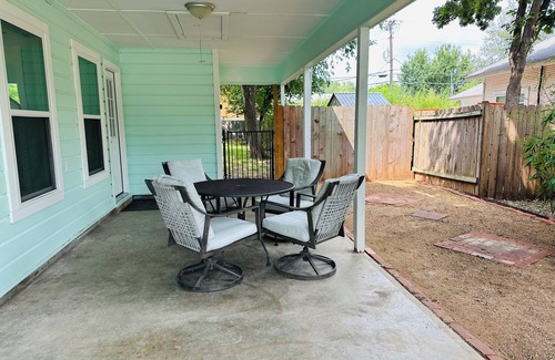 Rio Vista Casa | Located in the heart of San Marcos, just blocks away from the San Marcos River.
