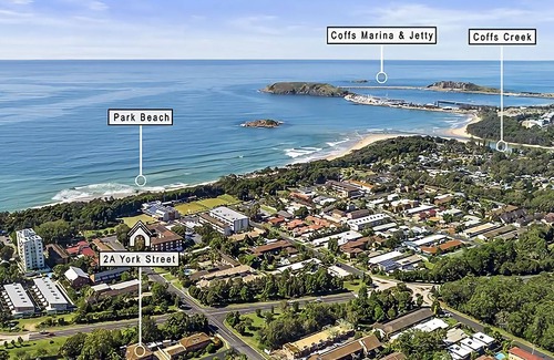Coffs Harbour Apartamento | Located just 600 beach, Coffs Mediterranean Villa 4 is a spacious one bedroom apartment