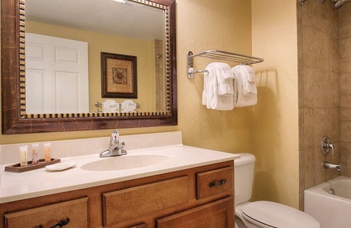 Lake Buena Vista Complejo | Located near Disney World, this resort offers comfortable condo-style suites.