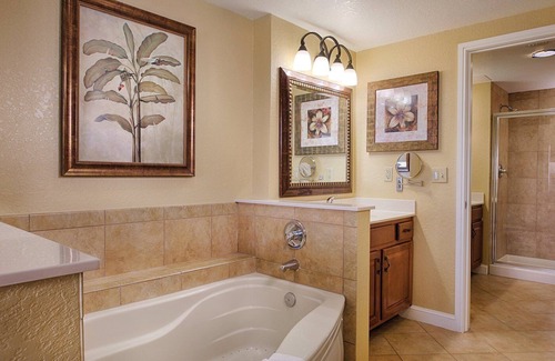 Lake Buena Vista Complejo | Located near Disney World, this resort offers comfortable condo-style suites.