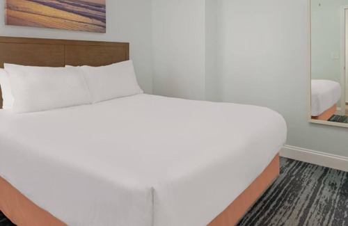 Cherry Grove Beach Complejo | Located On Cherry Grove Beach-Wyndham Towers On The Grove- 3 Bd. Dx. Oceanfront