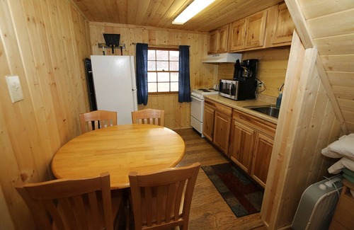 Red River Cabina | Located on our Private Fishing Pond