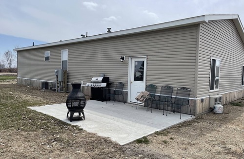 Dawson Casa | Located right off main roads - with access to fishing, boating & hunting nearby!