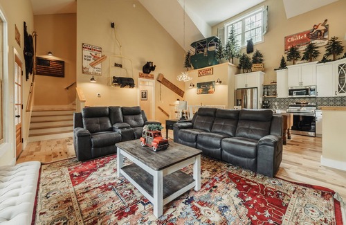 Gatlinburg Chalet De Esquí | LOCATION! 1/2 mile to downtown, 5 bdrs & hot tub