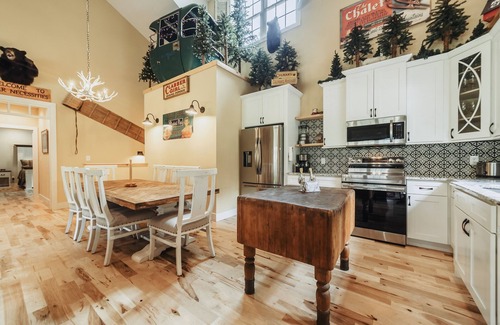 Gatlinburg Chalet De Esquí | LOCATION! 1/2 mile to downtown, 5 bdrs & hot tub