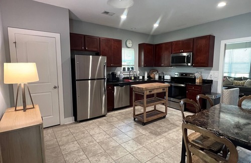 Columbia Casa | LOCATION! 1 mile from William Brice Stadium - Close to Campus! Close to IT ALL!