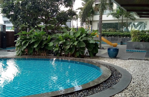 Chong Nonsi Condominio | Location at the center of Bangkok. Convenient to travel around city.