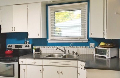 Regina Casa | Location, Comfort, Beauty - House with private yard, 1/2 block to Wascana Park