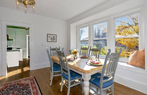 Newland Casa | Location! Hike, Golf, Tube, Raft, Mtns! Fenced-in yard, dogs allowed. 2 bd, 1 ba