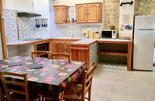 Saint-Jean-de-Fos Casa | Ubicación en el corazón de un pequeño pueblo de alfareros