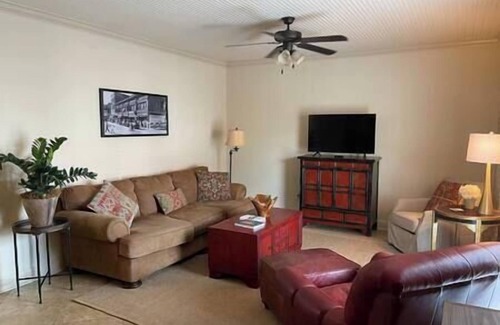 Laurel Apartamento | Location is EVERYTHING❤️ Heart of Downtown, 2 BR