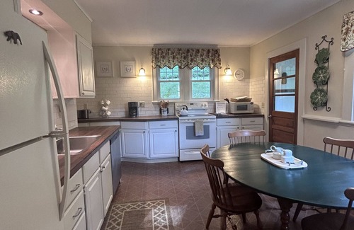 Great Barrington Casa | Location Location! Comodidad y privacidad tan cerca del centro
