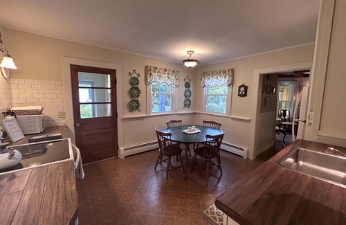 Great Barrington Casa | Location Location! Comodidad y privacidad tan cerca del centro