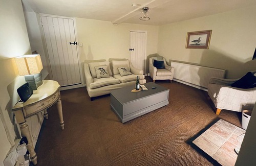 Sutton Cabaña | Location Location! Beautiful country estate cottage, great walking, pet friendly