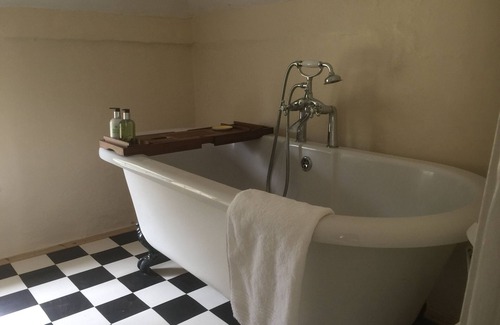Sutton Cabaña | Location Location! Beautiful country estate cottage, great walking, pet friendly
