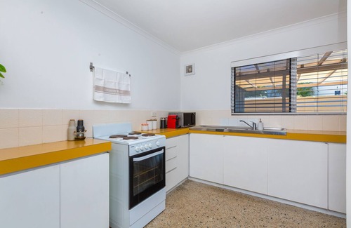 Mosman Park Casa | Location, location, location! Mosman Park Townhouse with a sunny courtyard!