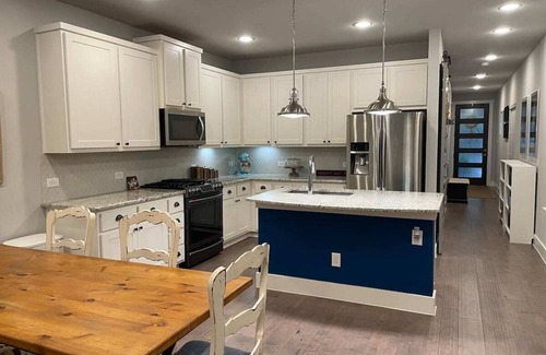 Alamo Heights Casa | Location, location, location! Perfectly charming!