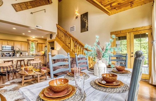 Gatlinburg Cabina | Location! Location! Location! Just a block from DT Gatlinburg-minutes to GSMP!