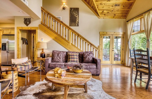 Gatlinburg Cabina | Location! Location! Location! Just a block from DT Gatlinburg-minutes to GSMP!