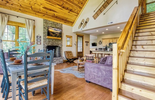Gatlinburg Cabina | Location! Location! Location! Just a block from DT Gatlinburg-minutes to GSMP!