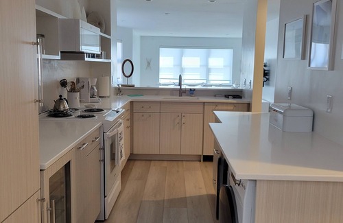 Oak Bluffs Condominio | Location , Location , Location ! Walking distance to the beach.