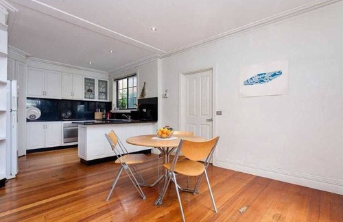 Spotswood Casa | LOCATION LOCATION LOCATION!