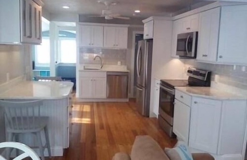 Falmouth Heights Casa | ¡Ubicación! ¡Ubicación! ¡Ubicación! Pasos a la playa de Falmouth Heights!