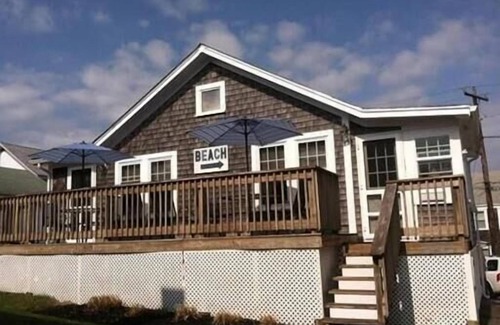 Falmouth Heights Casa | ¡Ubicación! ¡Ubicación! ¡Ubicación! Pasos a la playa de Falmouth Heights!