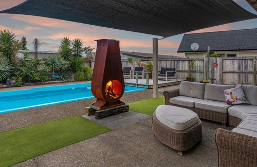 Ohope Casa | Location Location Location This ticks all boxes Sun, surf plus landscapped pool!