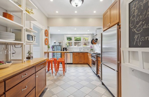 Inner Sunset Casa | Location, Location! Large 3BR, 3BA SFH 1 block from GGP!