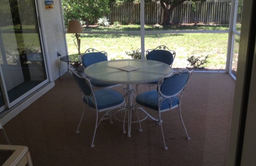 Laurel Casa | Location, Location- Walk to Nokomis Beach!