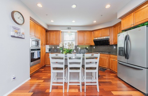 Woodbury Casa | Location! Location! Woodbury-Walking to Shopping and Activities 步行到商圈，活動中心