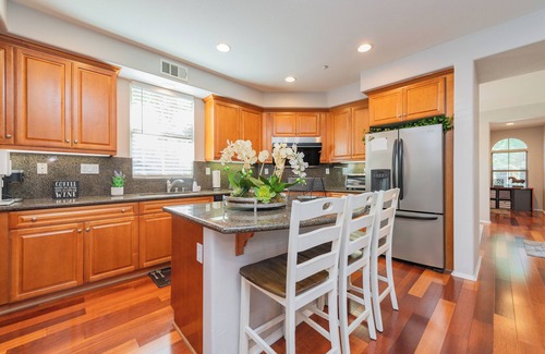Woodbury Casa | Location! Location! Woodbury-Walking to Shopping and Activities 步行到商圈，活動中心